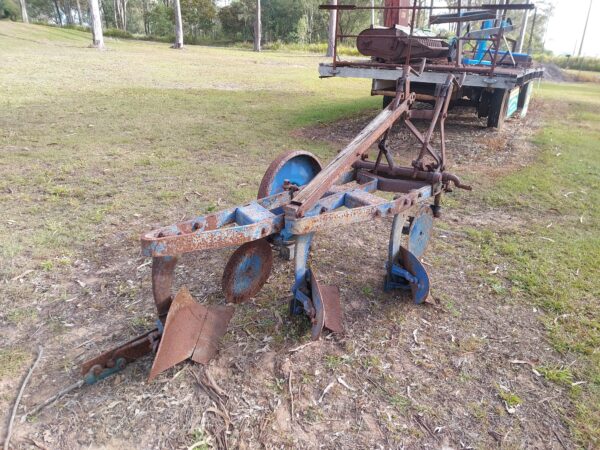 3 Mouldboard Plough - Image 4