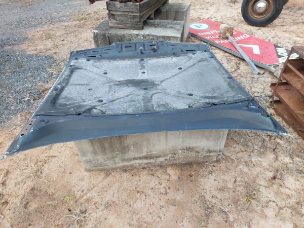 VR / VS Holden Bonnet - Image 9