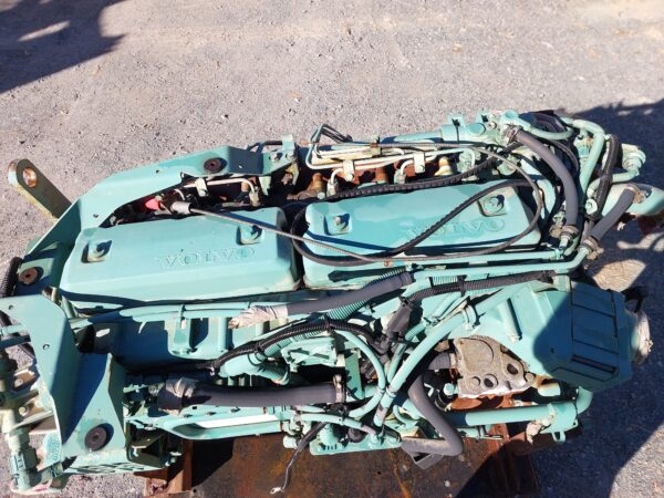 Volvo D6B250 6 Cylinder Engine - Image 8